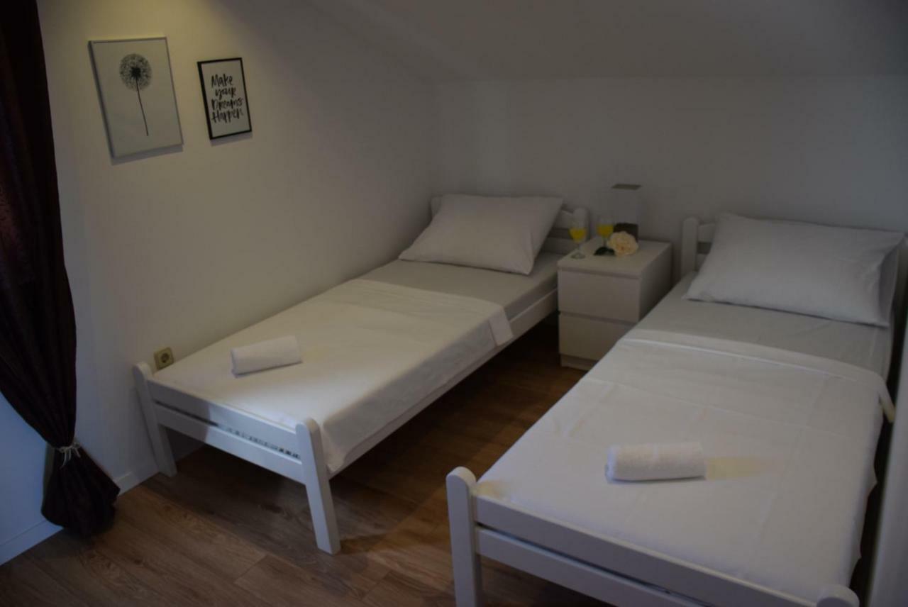 Apartments Zelic Vodice Buitenkant foto